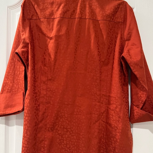 INVESTMENTS Taylor Orange Cheetah Print Top Size 10 - Picture 2 of 3